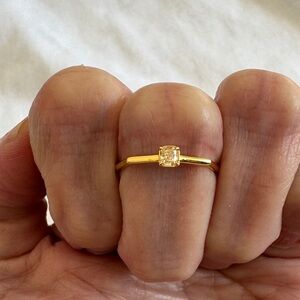 18 k yellow Gold Square-Cut Solitaire Ring, yellow diamond